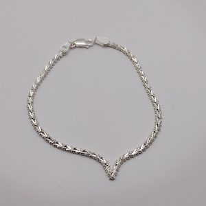 Brazalete con estilo trenzado