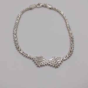 Elegante pulsera con estilo trenzado de plata .925 con estilo tejido en el centro