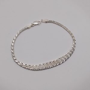 Brazalete con estilo trenzado de plata .925 centro con eslabones de estilo tejido