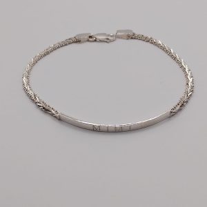 Elegante brazalete con estilo trenzado hecho con plata .925 con placa personalizable para dama