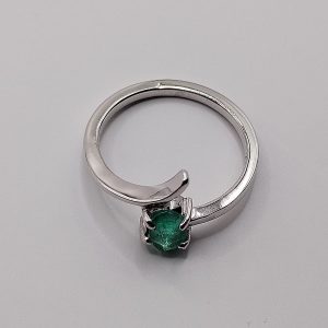 Anillo con esmeralda