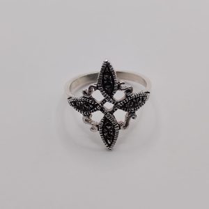 Anillo de nudo de bruja