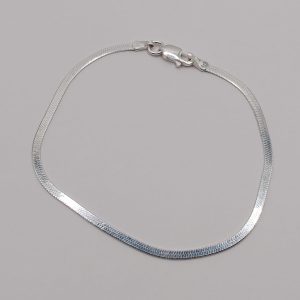 Pulsera delgada con moderno tejido de panza de vibora